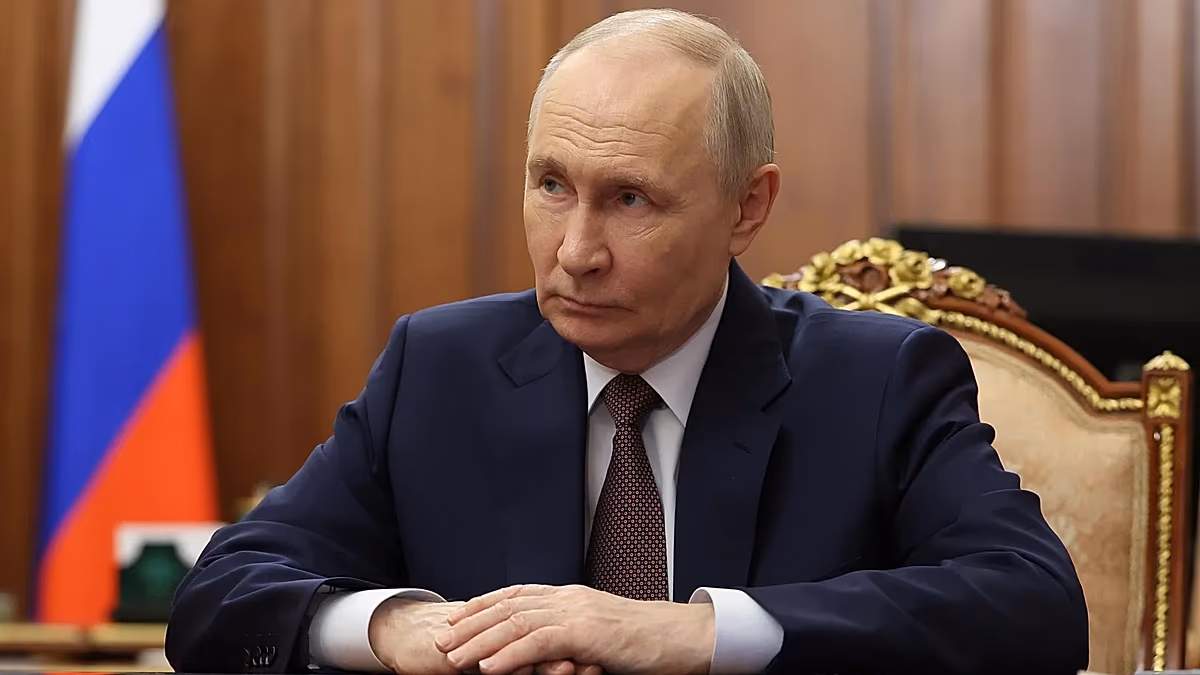 Russia urges foreign residents and diplomats to leave Kyiv as it threatens more strikes