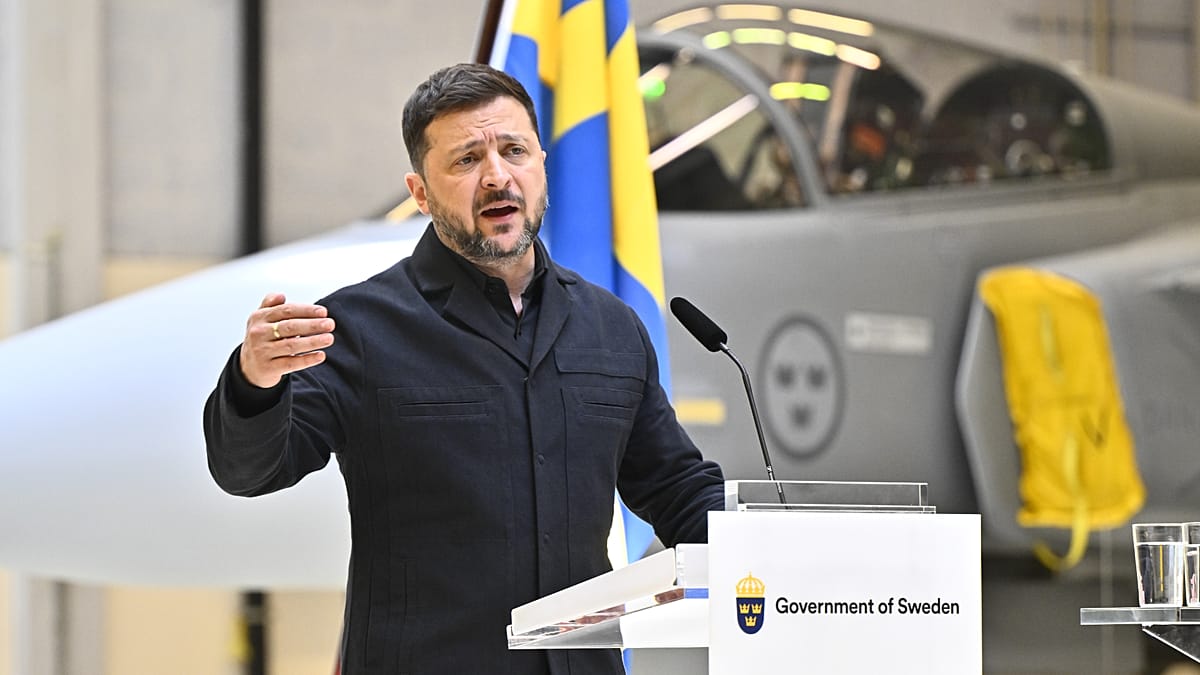 Zelenskyy warns Russia may be preparing 'massive' new attack