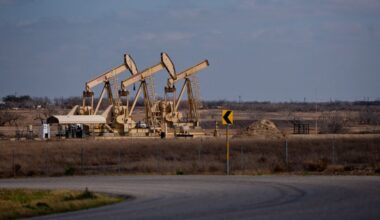 Oil Edges Lower at Open on Tentative Deal to Extend Iran Truce