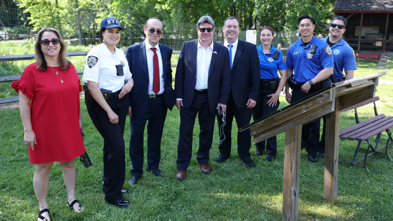 Israeli Consul holds historic tour of Staten Island