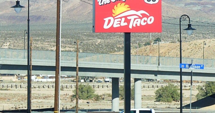 California Gubernatorial Candidate Steve Hilton Mocked for Calling Del Taco Order a ‘Street Taco’