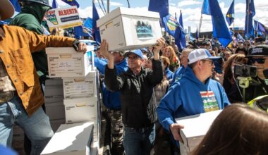 Group Says It Has Enough Signatures for Vote on Leaving Canada