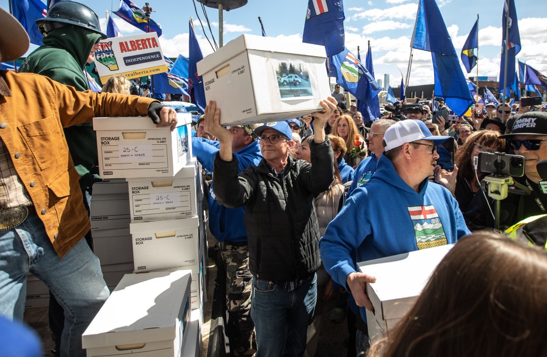 Group Says It Has Enough Signatures for Vote on Leaving Canada