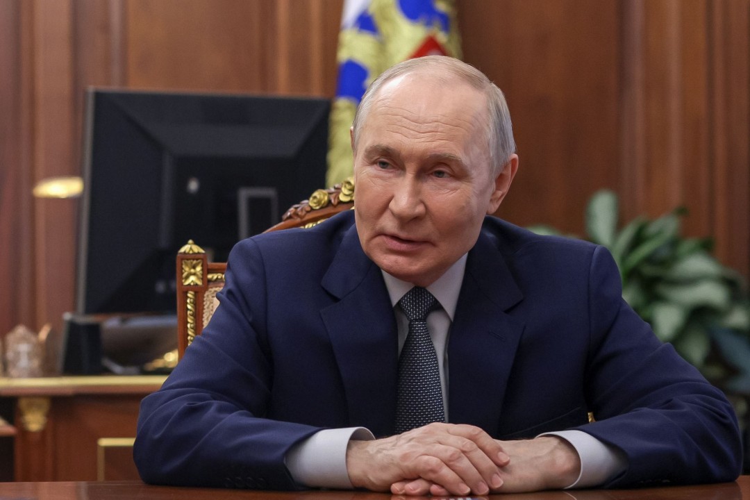Putin Retreats to Bunkers in Fear for His Life