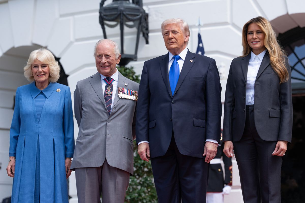 The King and Queen standing with President Trump and Melania
