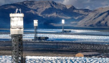 Ivanpah solar plant stays open as California regulators block shutdown