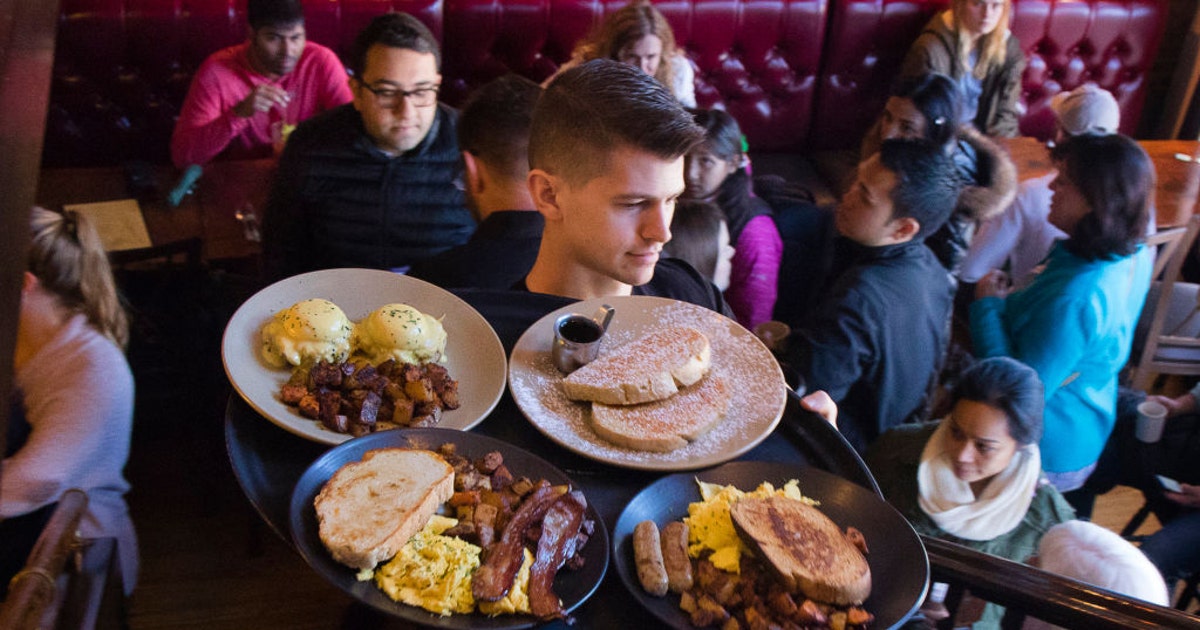 U.S. restaurant sales fall as Iran war drives up gas prices