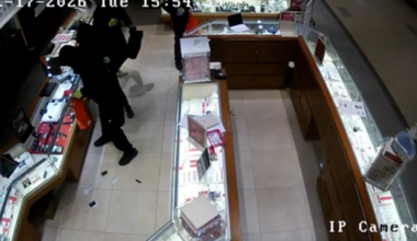 Ontario jewelry store robbery suspects arrested: police