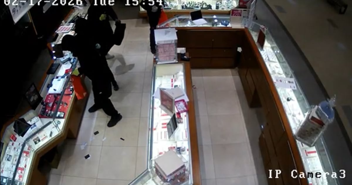 Ontario jewelry store robbery suspects arrested: police