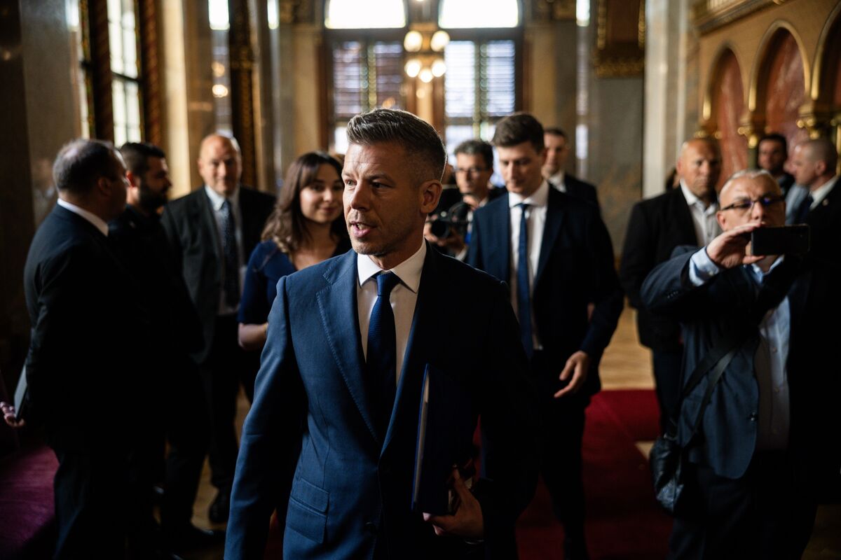 Hungary’s New PM Magyar Calls for President Sulyok to Resign in Parliament