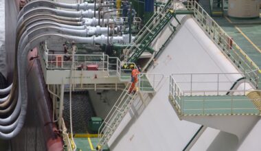 Pakistan Seeks Iran’s Approval for More Qatari LNG Shipments Through Hormuz