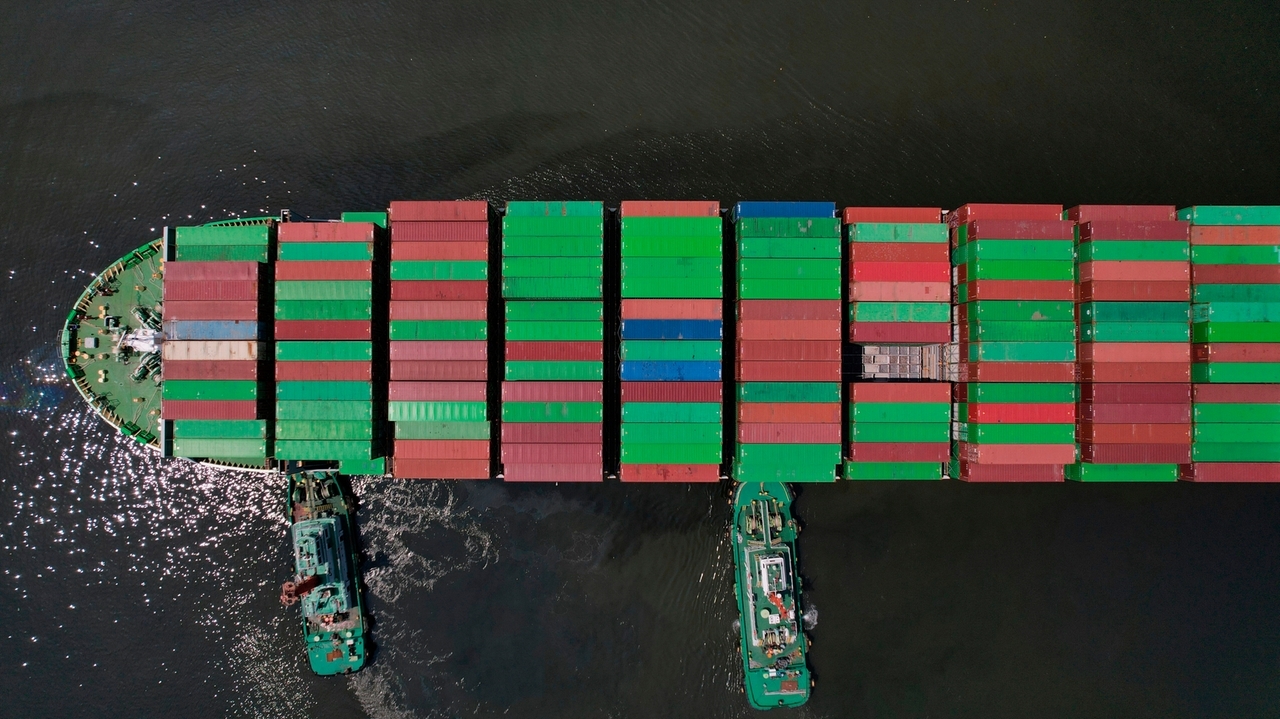 Shipping industry fears fuel shortages as Iran war squeezes bunker fuel supply