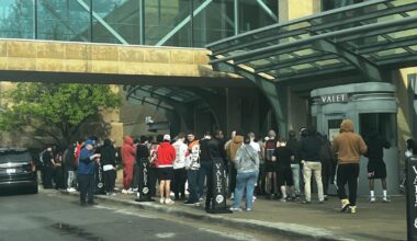 Large crowd at Troy's Somerset Mall prompts police response during watch release