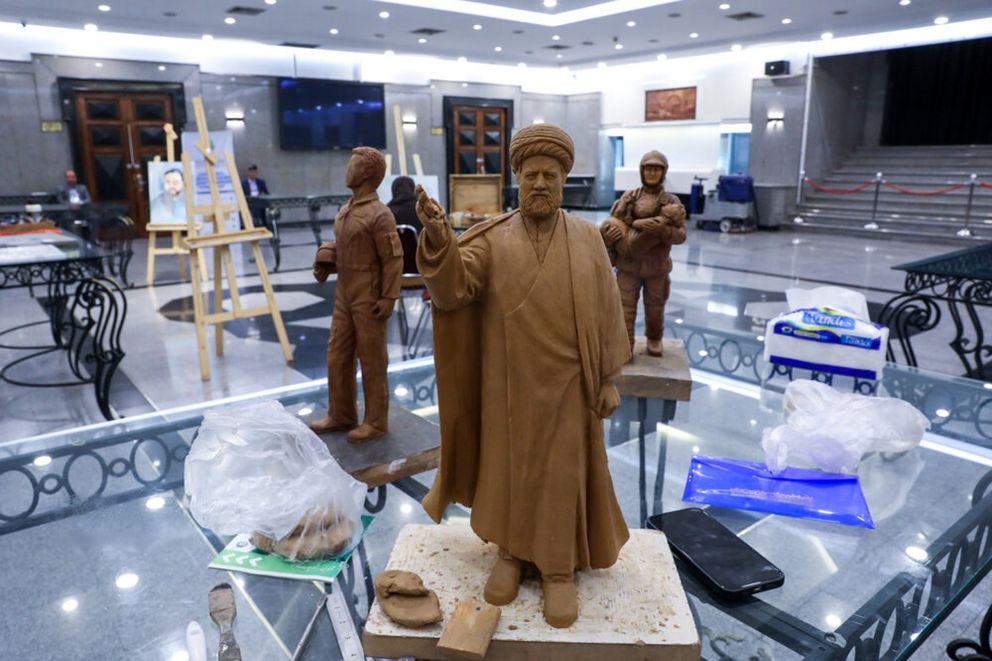Former president Ebrahim Raisi statue (file photo)