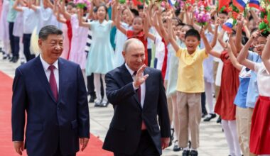 Spot the Difference: Putin Gets Trump Treatment From Xi in China