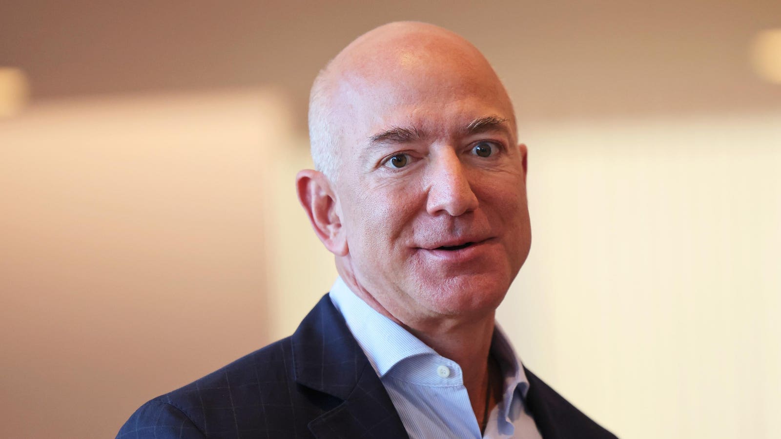 Billionaire Jeff Bezos Says Bottom 50% Shouldn’t Pay Income Taxes