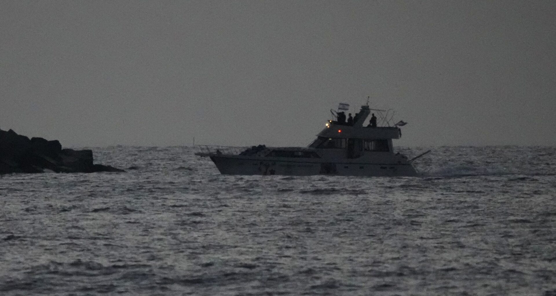Israel begins deporting hundreds of flotilla activists