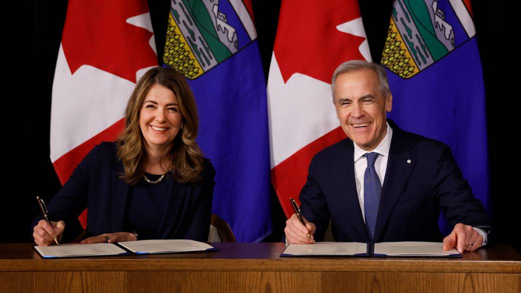 Click to play video: 'Carney, Alberta Premier Smith sign pipeline deal'