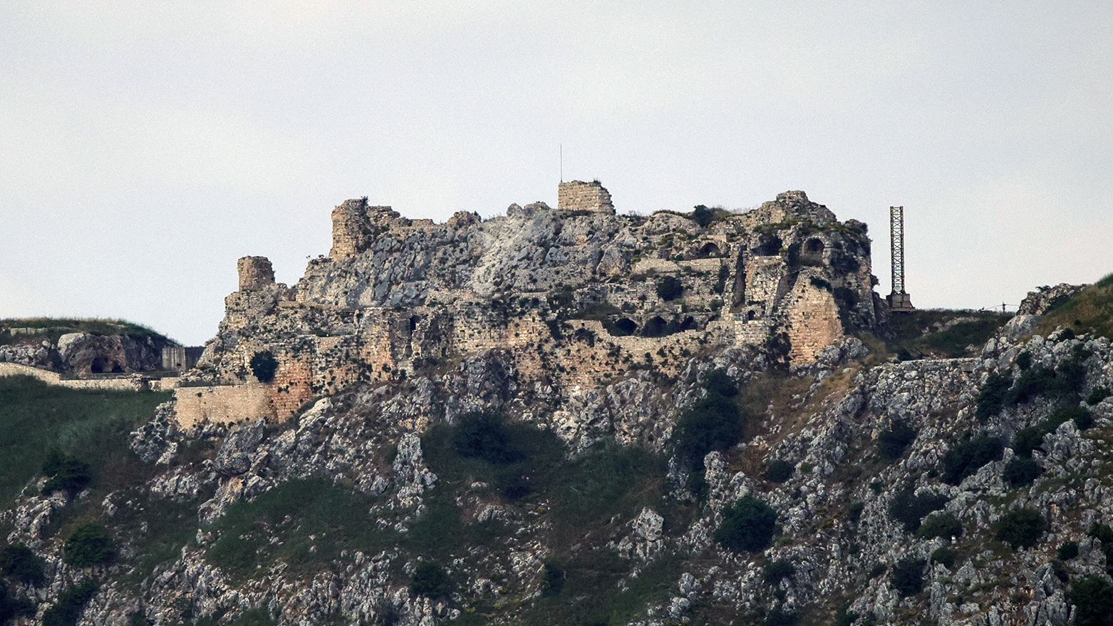 Israel Raises Flag Over Beaufort Castle as Troops Expand Offensive in Southern Lebanon