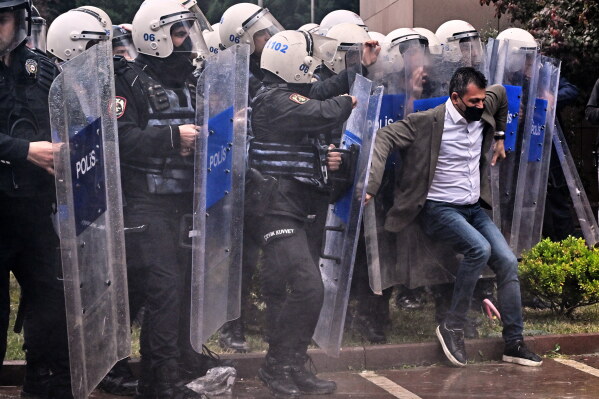 Police officers storm Turkey's main opposition Republican People's Party (CHP) headquarters to evict supporters gathered inside for party leader Ozgur Ozel, in Ankara, Sunday, May 24, 2026. (AP Photo/Ali Unal)