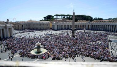 Pope at Angelus: We find our home in the Trinity