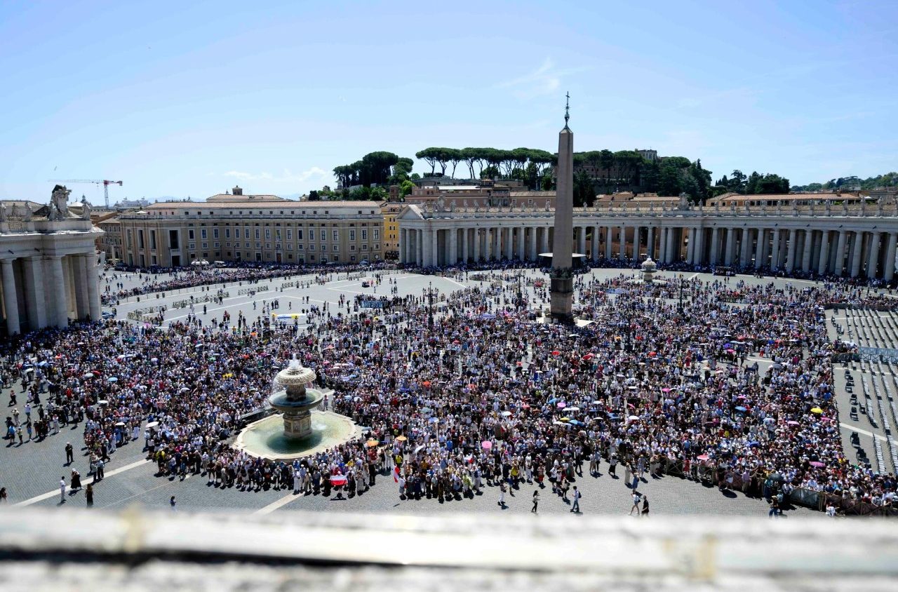 Pope at Angelus: We find our home in the Trinity