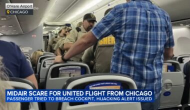 United flight diverted to Madison: Man tries to breach cockpit of United Airlines flight 2005 from Chicago, forces hijacking alert
