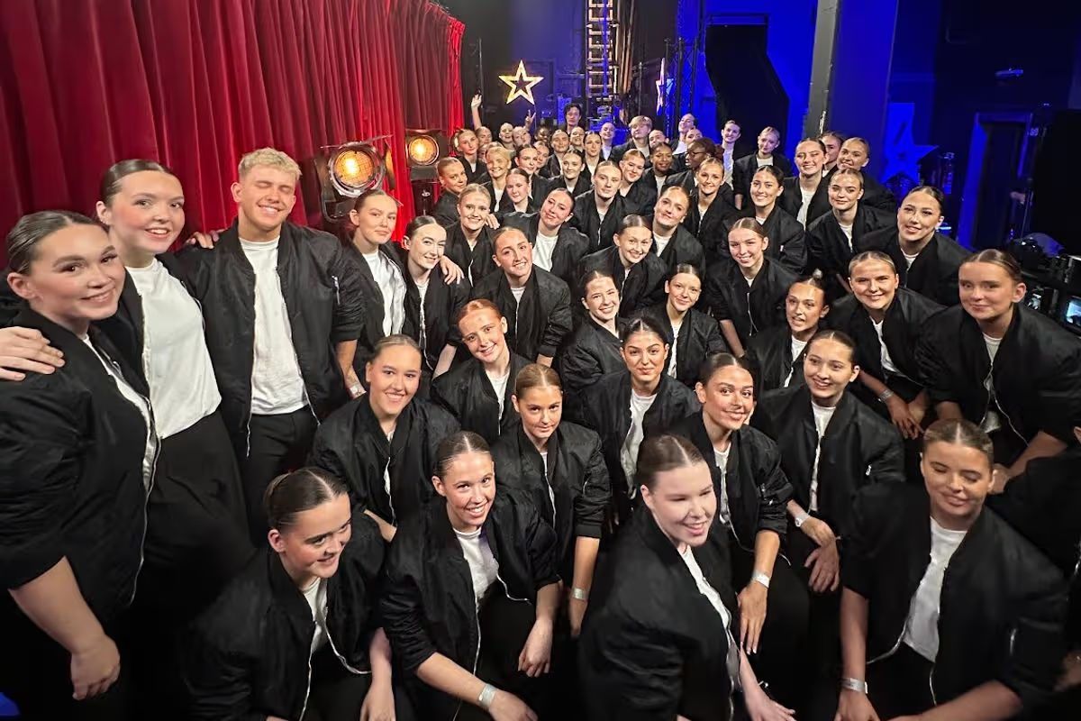 LMA dancers backstage