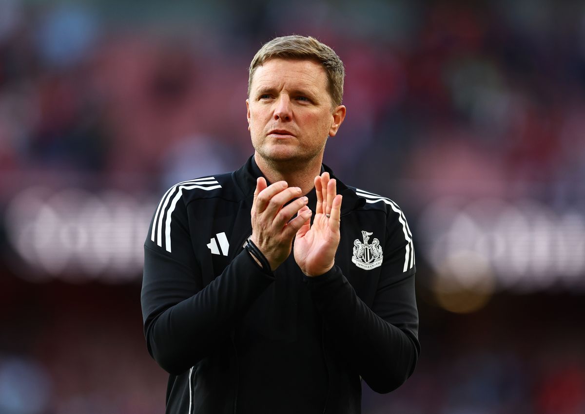 Eddie Howe, Manager of Newcastle United, applauds the fans after the Premier League match between Arsenal and Newcastle United at Emirates Stadium on April 25, 2026 in London, England