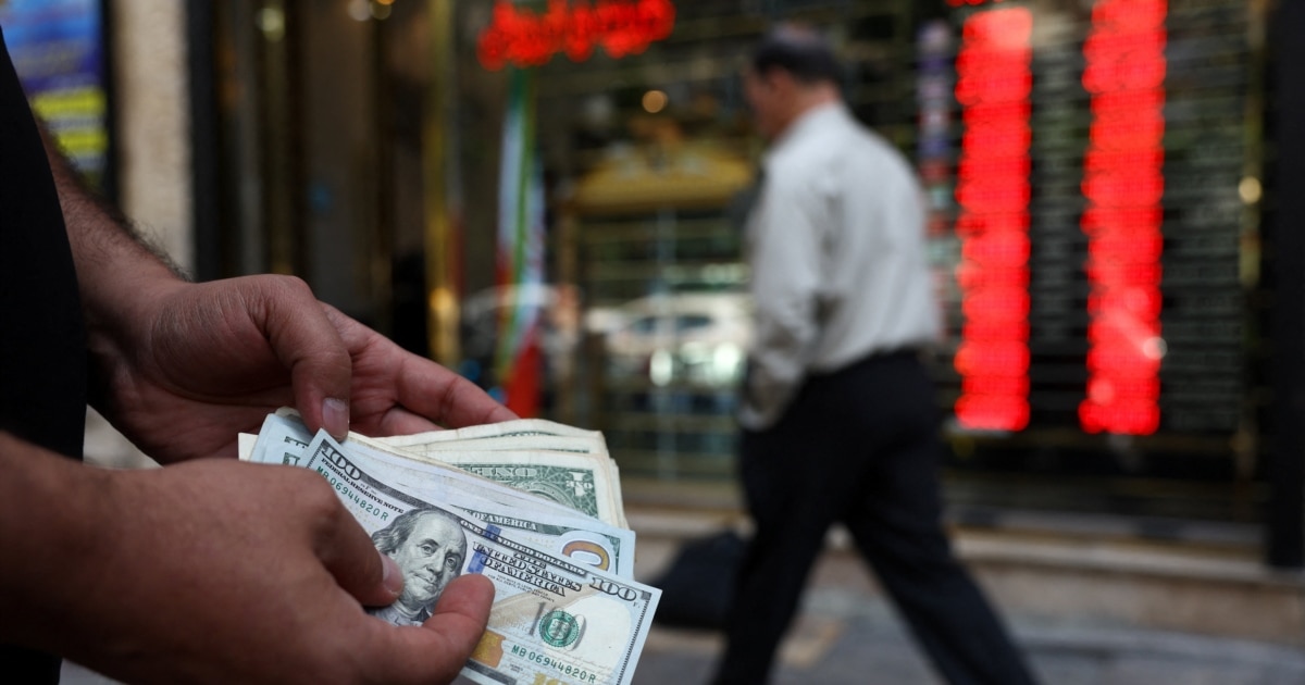 War Pushes Iran's Economy Even Further Toward The Brink