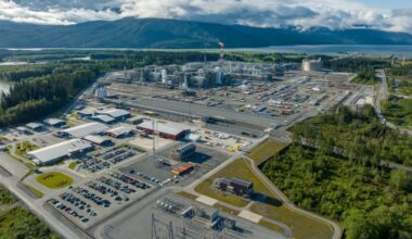 Big Oil Begins Return to Canada amid Energy Crunch