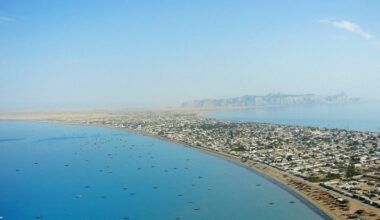Pakistan Opens Iran Land Corridors as Region Scrambles for Routes Beyond Hormuz