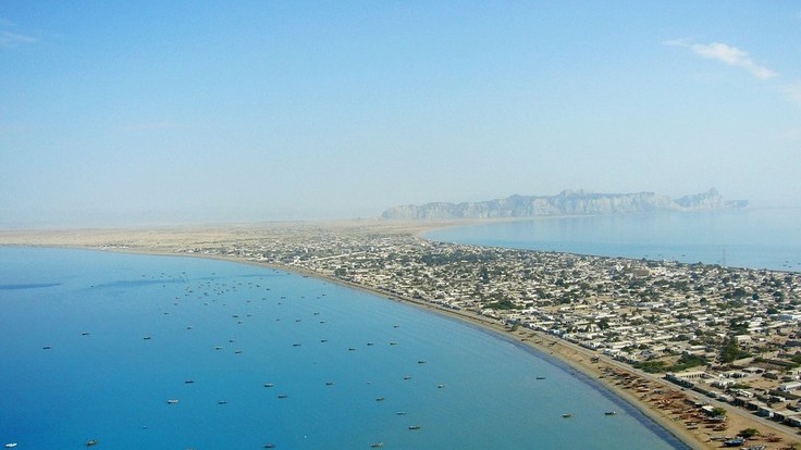 Pakistan Opens Iran Land Corridors as Region Scrambles for Routes Beyond Hormuz