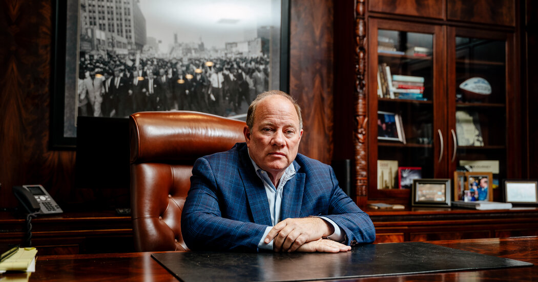 Former Detroit Mayor Duggan Drops Out of Race for Michigan Governor