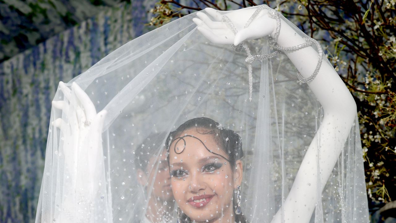 Lisa’s 2026 Met Gala Dress Features a 3D-Scanned Detail Inspired by Thai Dance