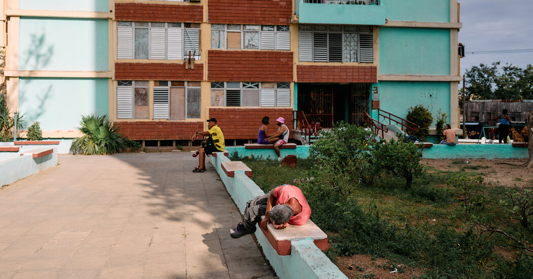 Cubans Cook With Charcoal and Wood Fires to Survive During Energy Crisis