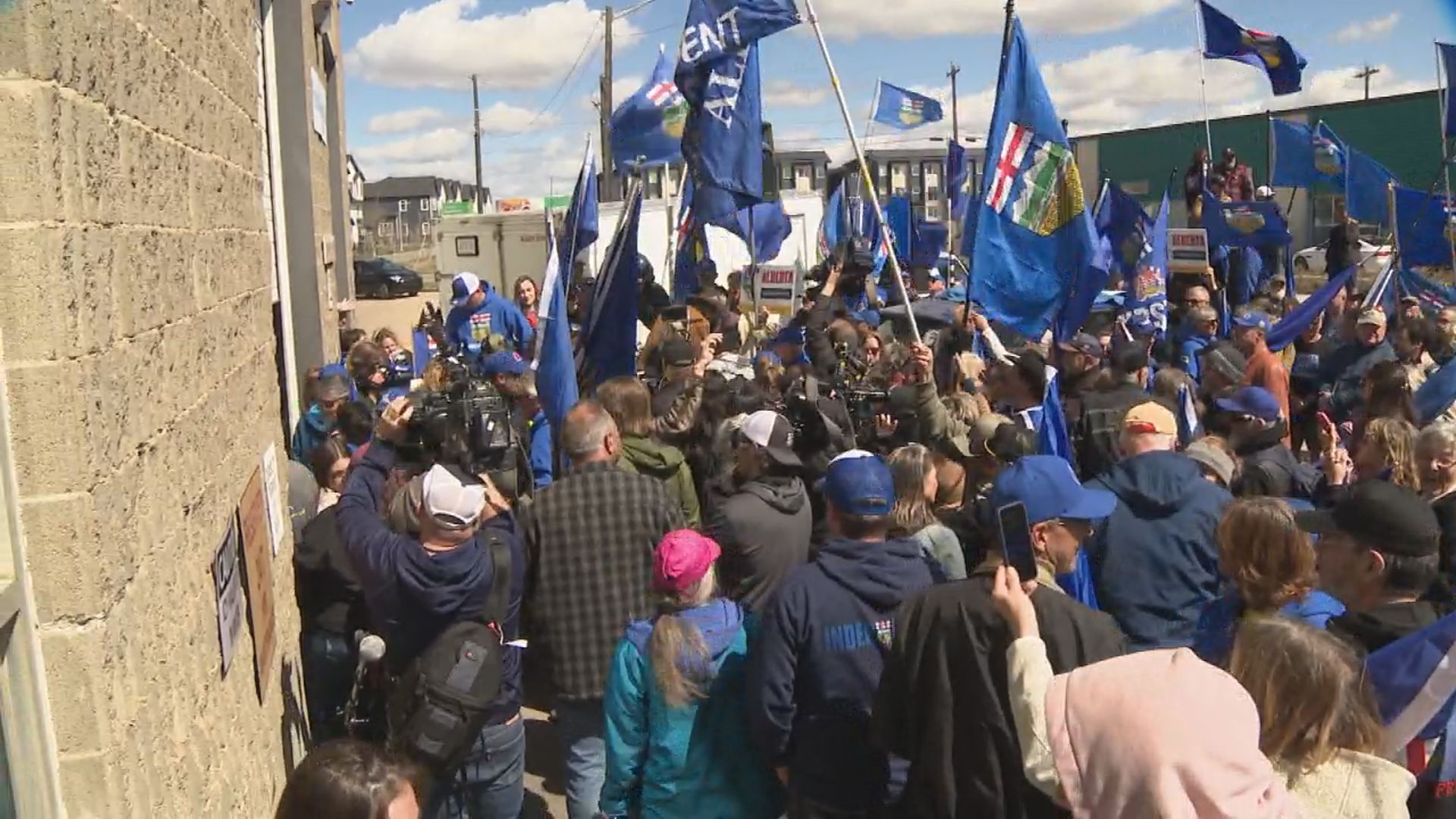 Click to play video: '‘Alberta sits on treaty land’: Indigenous leaders oppose separatist movement'