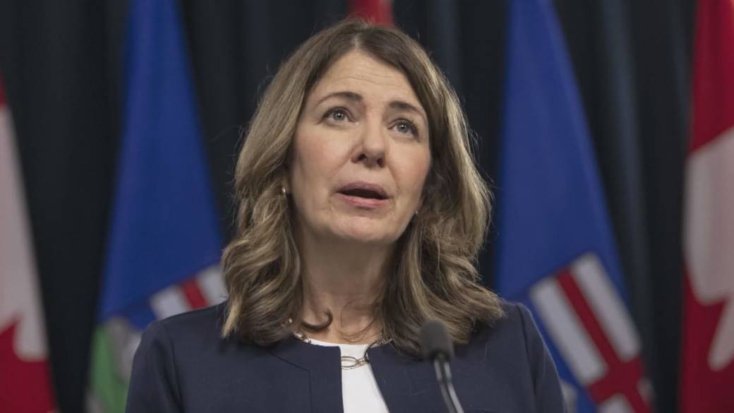 Click to play video: '2 Alberta cabinet ministers quit amid separation vote speculation'