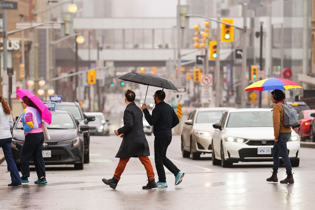 Public service executives return to office on full-time basis