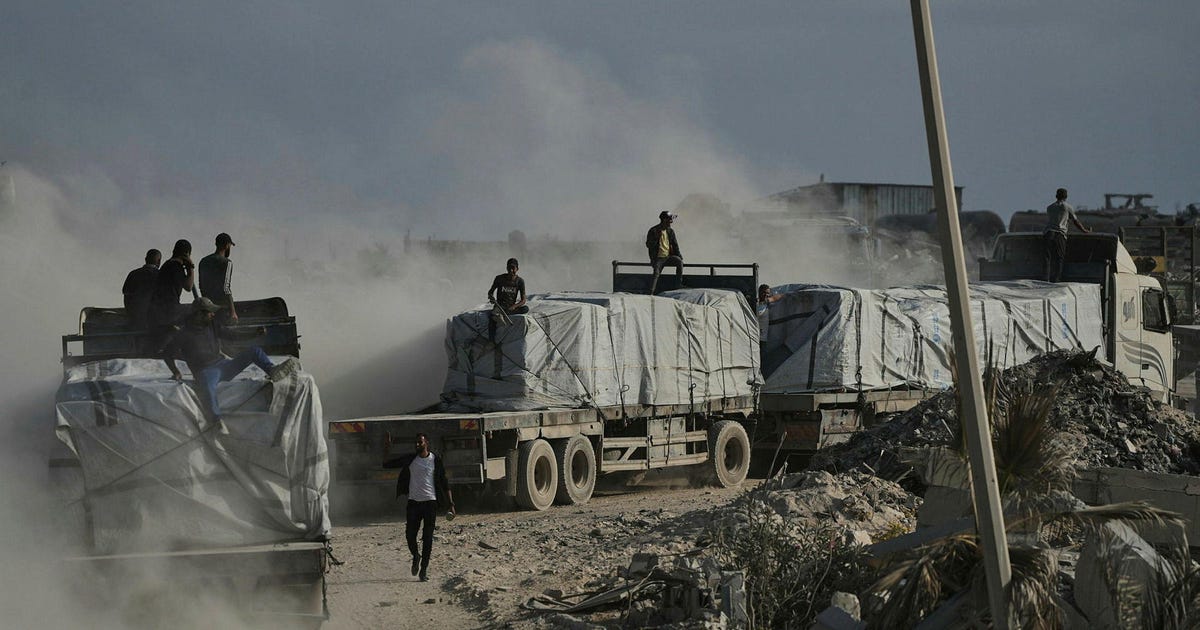 The Israeli and Palestinian Merchants Reaping Huge Profits From Gaza Trade – While Farmers Lose Out