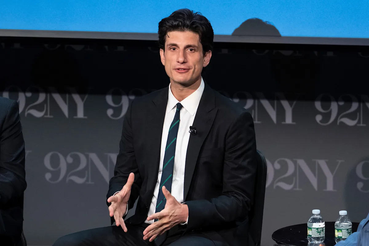 At posh, private club, Schlossberg shifts view on Israel
