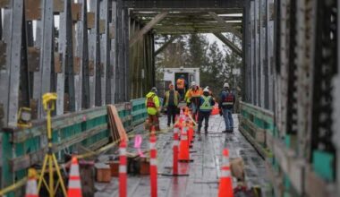 Union for hundreds of Metro Vancouver workers announces overtime ban