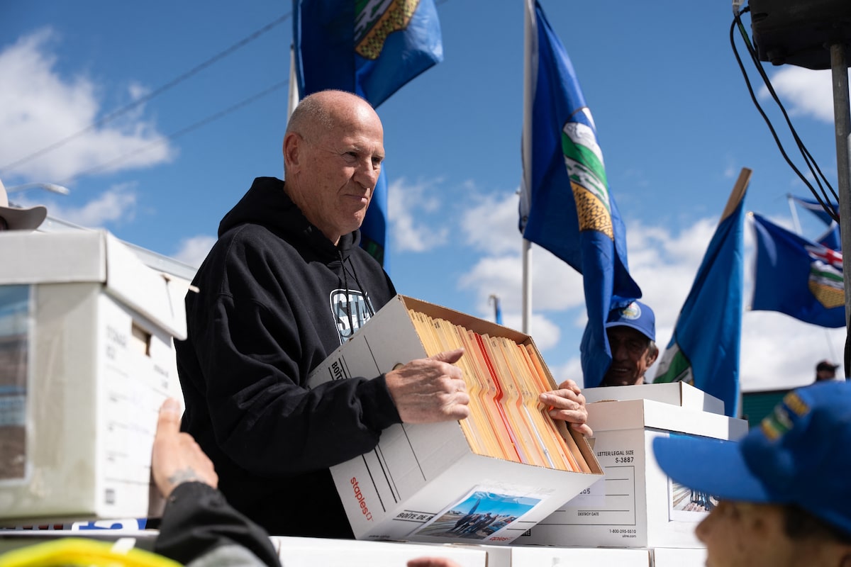 Danielle Smith’s Alberta referendum plan draws criticism from all sides