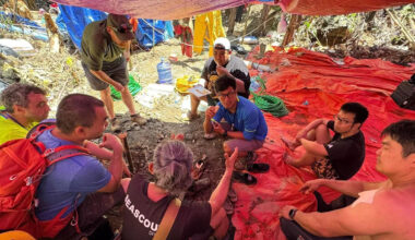Laos cave survivors help with plan to find last two missing men