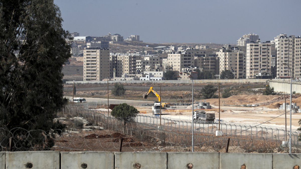 Israel plans Jewish heritage center at Palestinian airport in E. Jerusalem