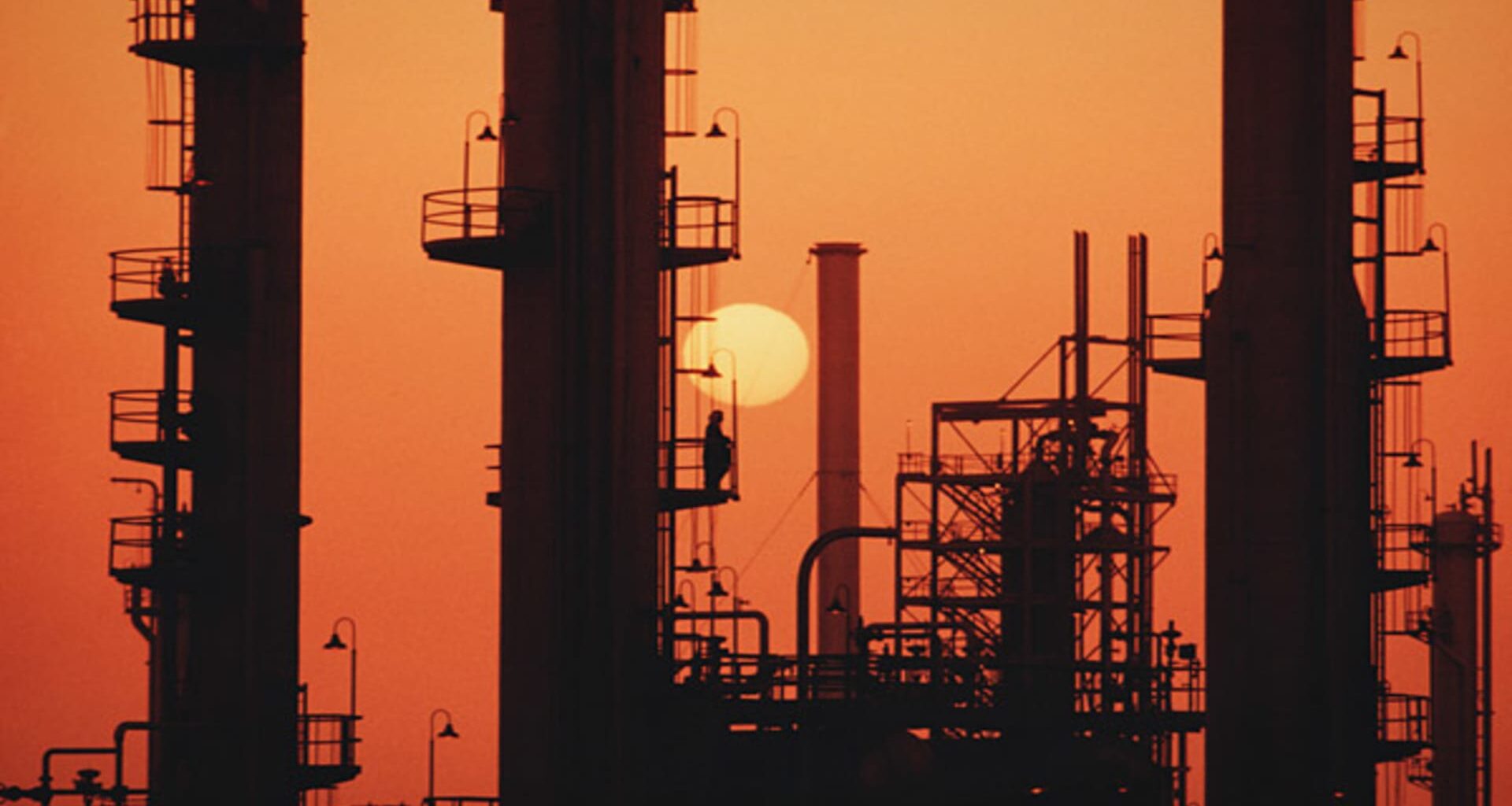 Oil markets bet on a swift end to Iran war. Investors may regret it