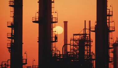 Oil markets bet on a swift end to Iran war. Investors may regret it