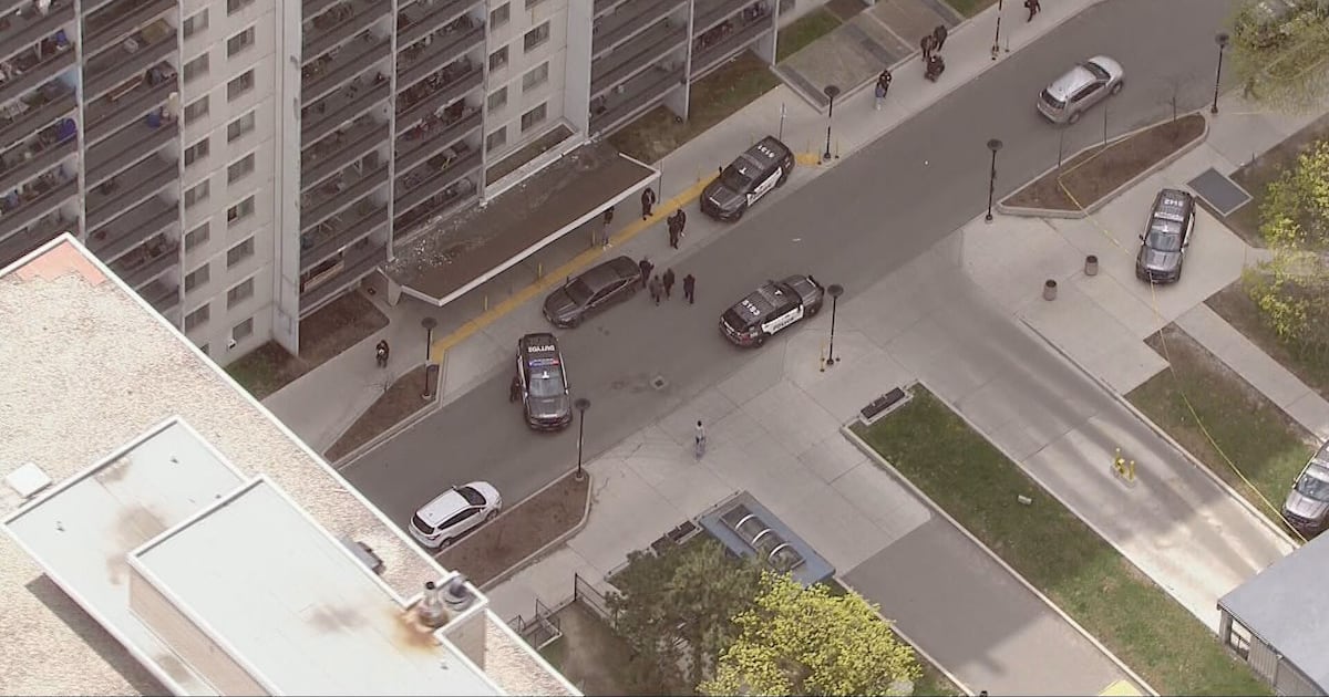 Stabbing suspect dead after being involved in accident while fleeing scene: Toronto police