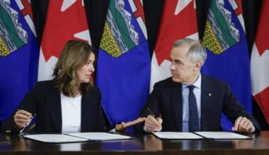 Carney, Smith to announce oil pipeline update Friday: sources 
