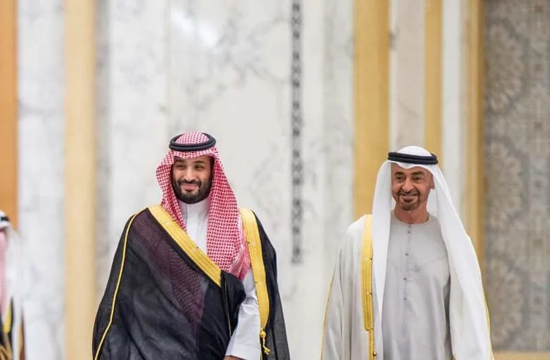 Abu Dhabi Crown Prince Sheikh Mohammed bin Zayed al-Nahyan receives Saudi Crown Prince, Mohammed bin Salman, in Abu Dhabi, United Arab Emirates December 7, 2021. (credit: BANDAR ALGALOUD/COURTESY OF SAUDI ROYAL COURT/HANDOUT VIA REUTERS)